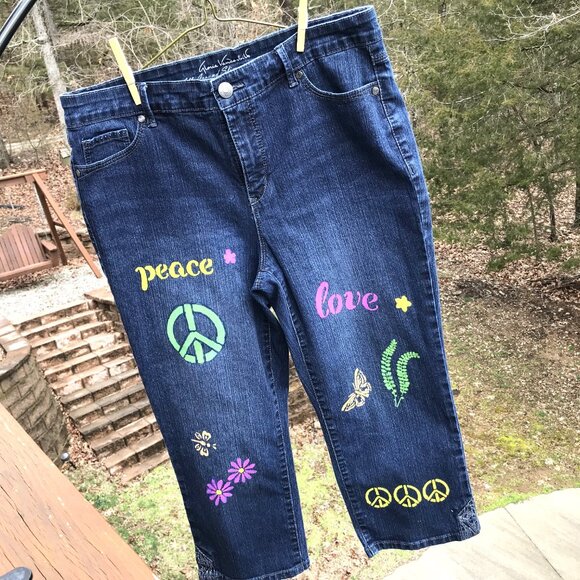 Upcycled Gloria Vanderbilt Painted Hippie Jeans, Festival Denim Capris, Size 10 - Picture 4 of 12